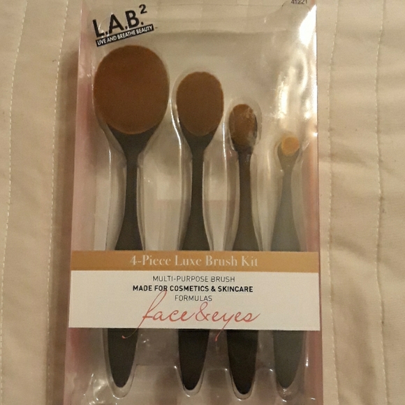 L.A.B 4 PIECE LUXE BRUSH KIT - Picture 1 of 4